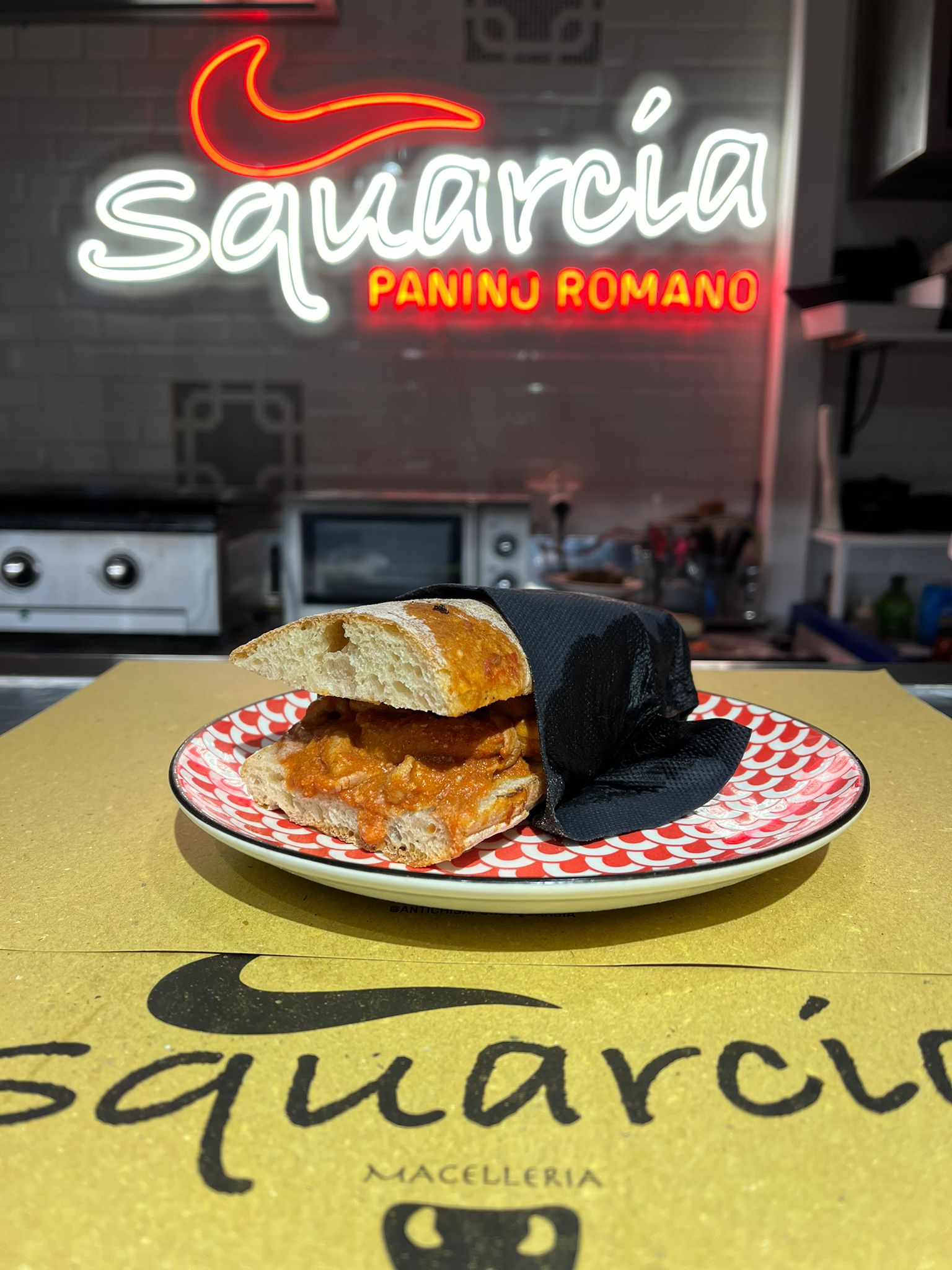 Panino Romano Squarcia — panino con neon Squarcia, Garbatella
